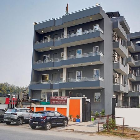 Hotel Noida Express Экстерьер фото