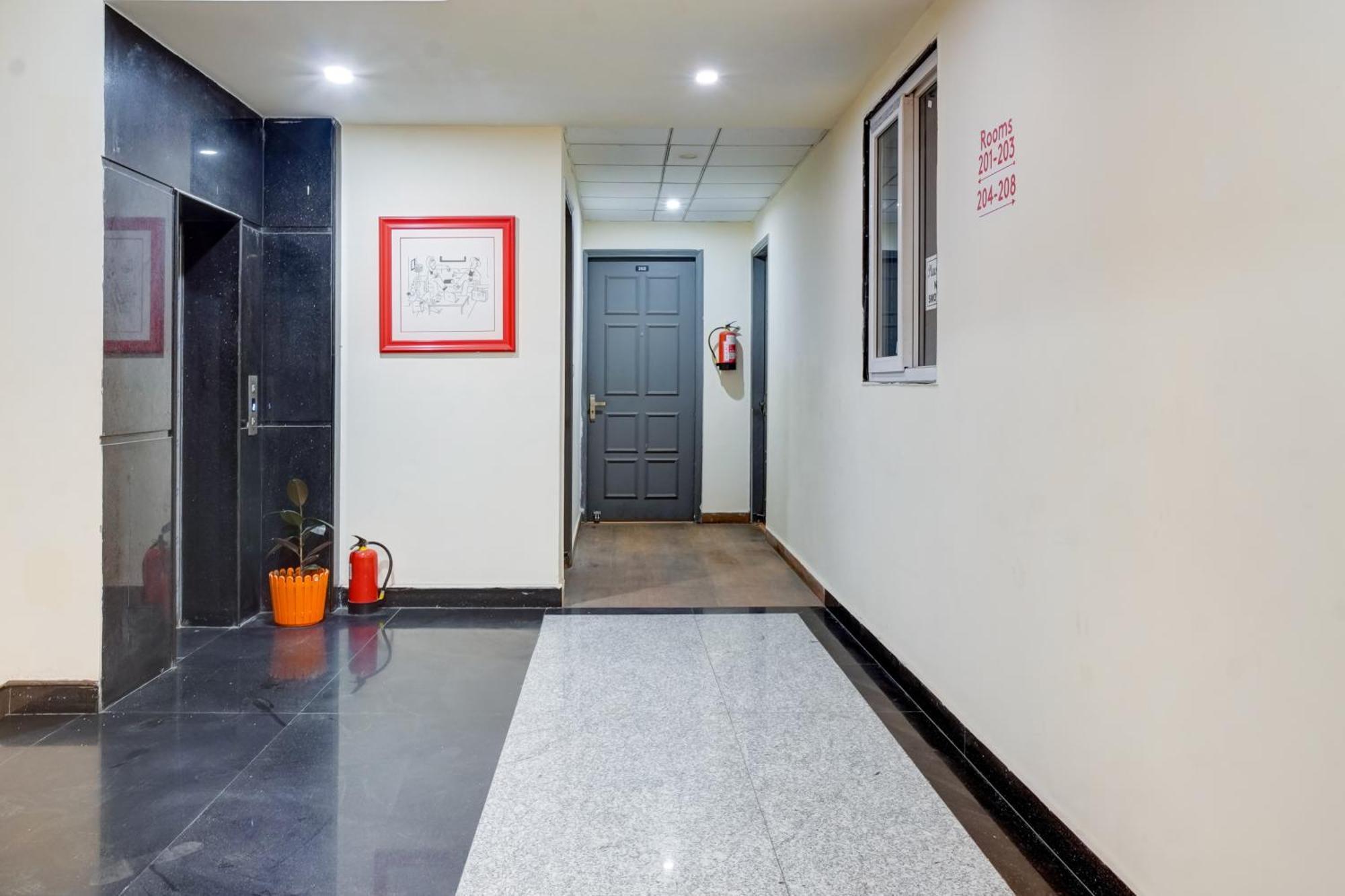 Hotel Noida Express Экстерьер фото