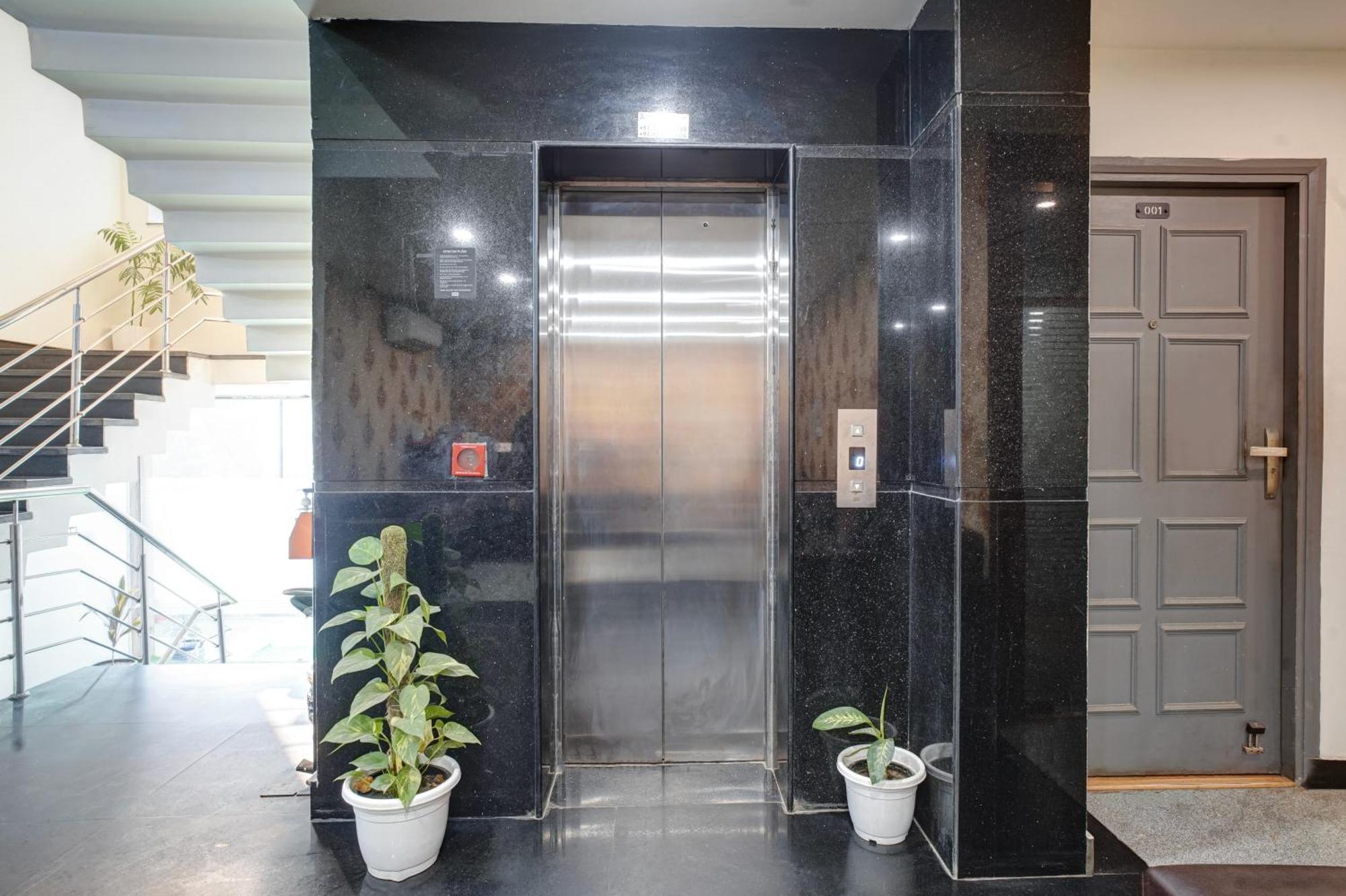 Hotel Noida Express Экстерьер фото